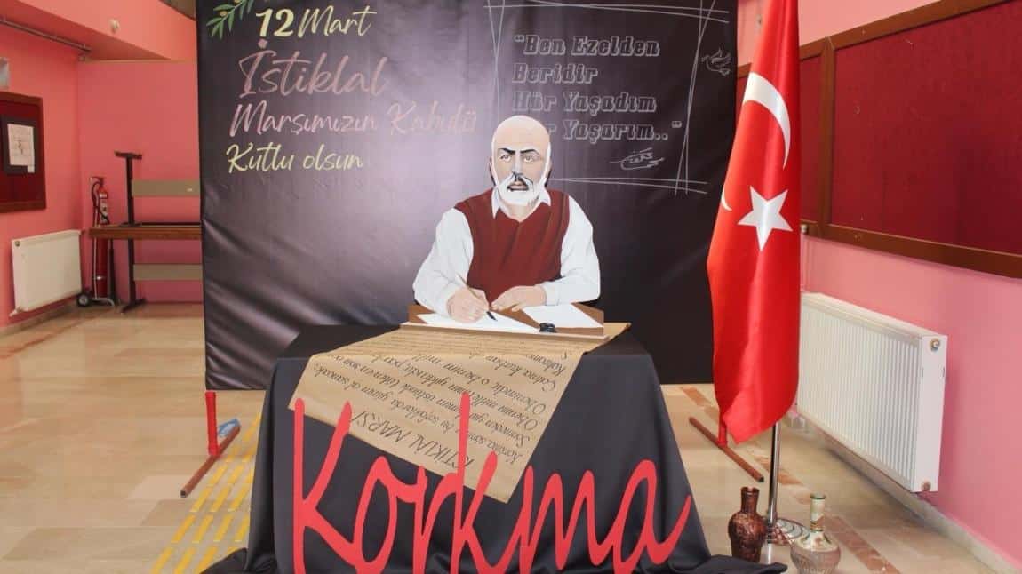 12 Mart İstiklal Marşının Kabulü ve Mehmet Akif Ersoy'u Anma İlçe Programı Okulumuz Tarafından Gerçekleşirirldi.